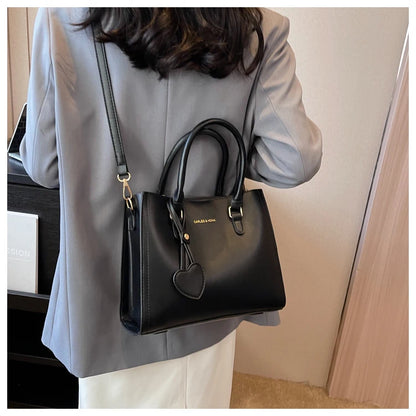 Luxury Designer Red Shoulder Bag Women's Wedding Bags 2023 New Fashion Tassel Crossbody Bag Large Capacity Bride Handbags