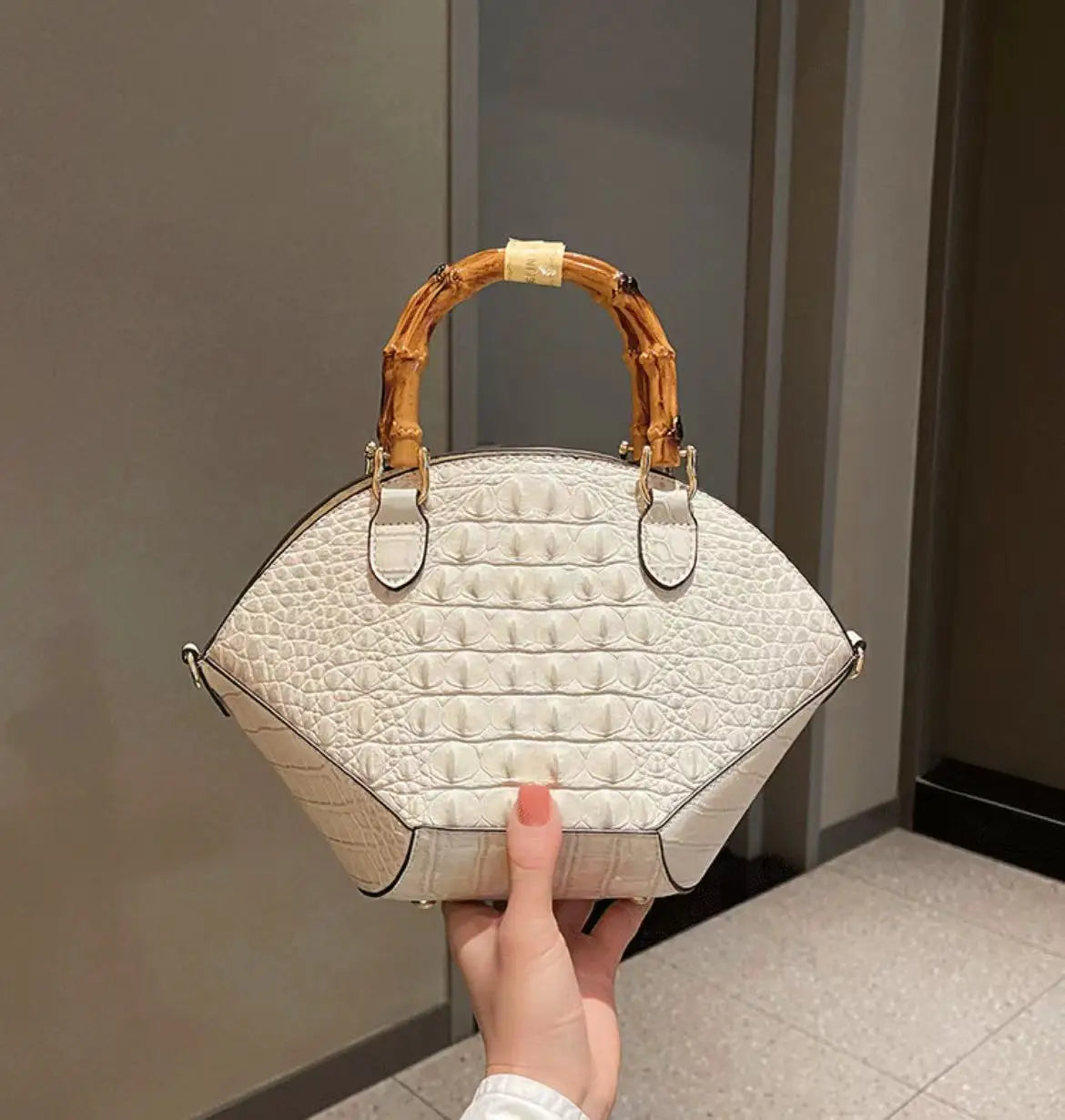 Luxury Designer Brand High Quality Cowhide Crocodile Fashion Bamboo Handbag for Women Shell Shoulder 가방 Crossbody Bag Hot Sale