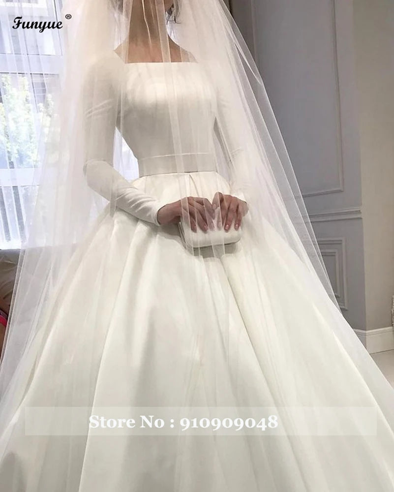 Elegant Princess Ball Gown Wedding Dress Square Collar Luxury Satin Simple Vintage Long Sleeve Bride Gowns with Tulle Veils