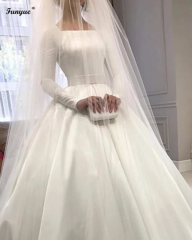 Elegant Princess Ball Gown Wedding Dress Square Collar Luxury Satin Simple Vintage Long Sleeve Bride Gowns with Tulle Veils